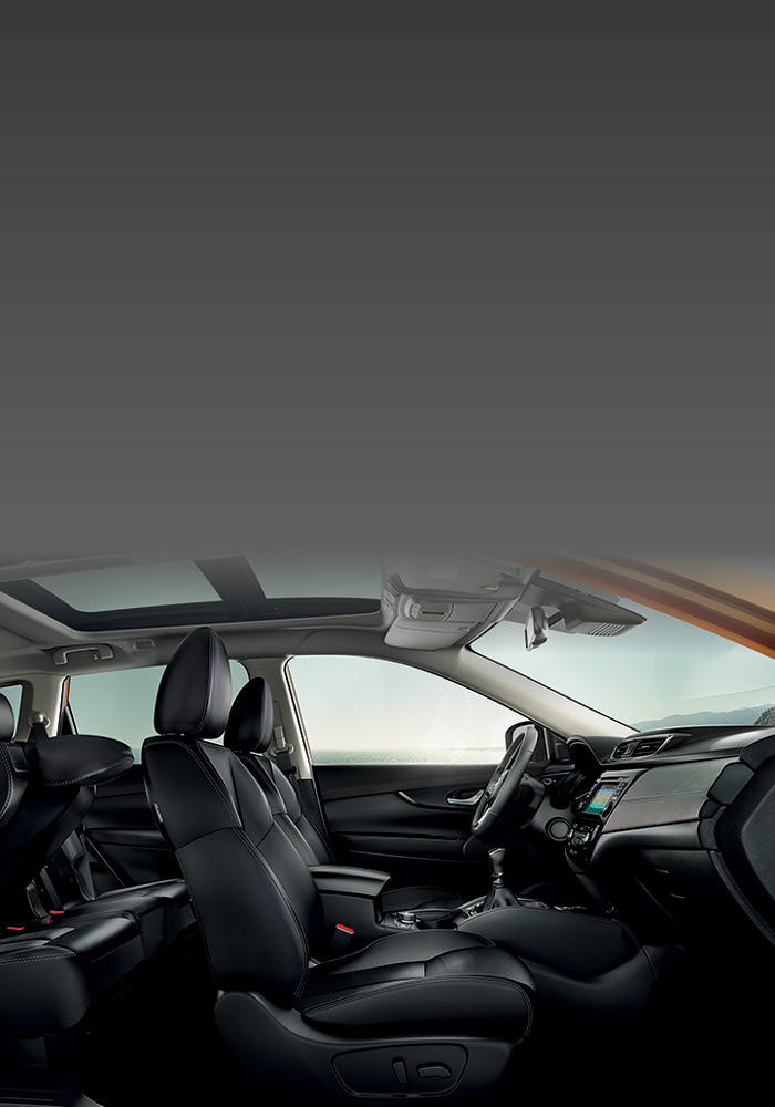 Side view of the interior of the X-Trail Left hand drive
