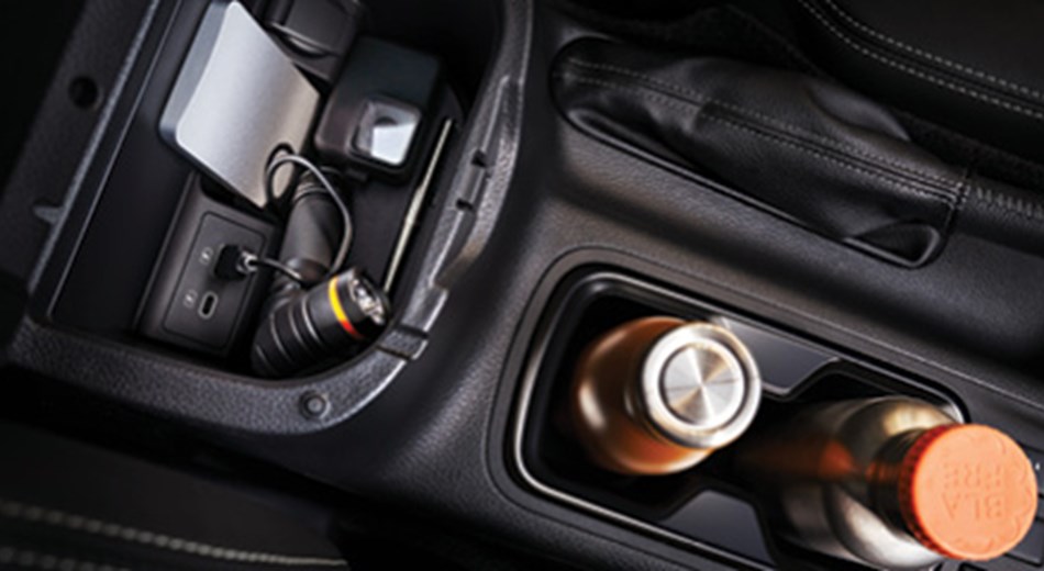 Nissan Navara Comfort Cupholder And Mobile Phone Storage